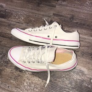 Women’s 8 Low Top Converse